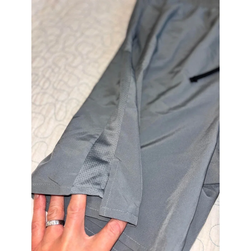 Nike Challenger Dri-FIT Mens 7 Inch Running Shorts Grey Standard Fit Size Small